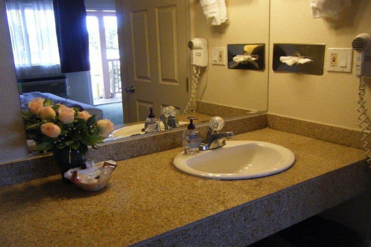 Rodeway Inn Near Downtown Monterey Bagian luar foto