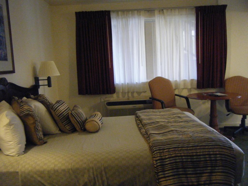 Rodeway Inn Near Downtown Monterey Bagian luar foto