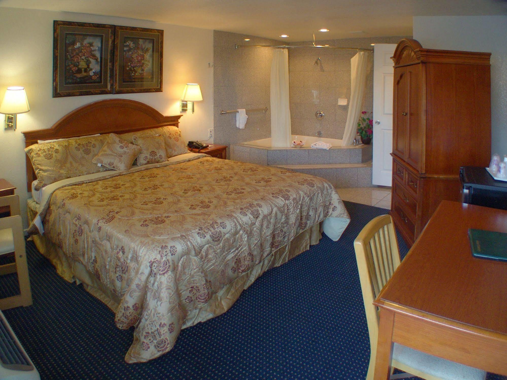 Rodeway Inn Near Downtown Monterey Bagian luar foto